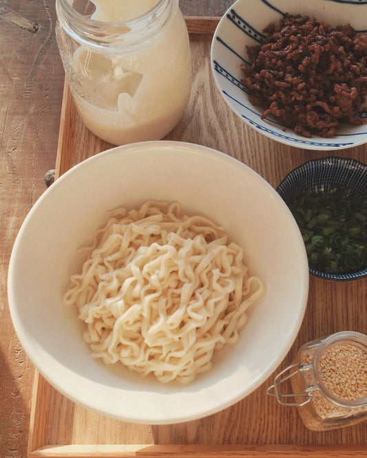 Air-dried noodles vs. fried instant noodles: what changes in the bowl