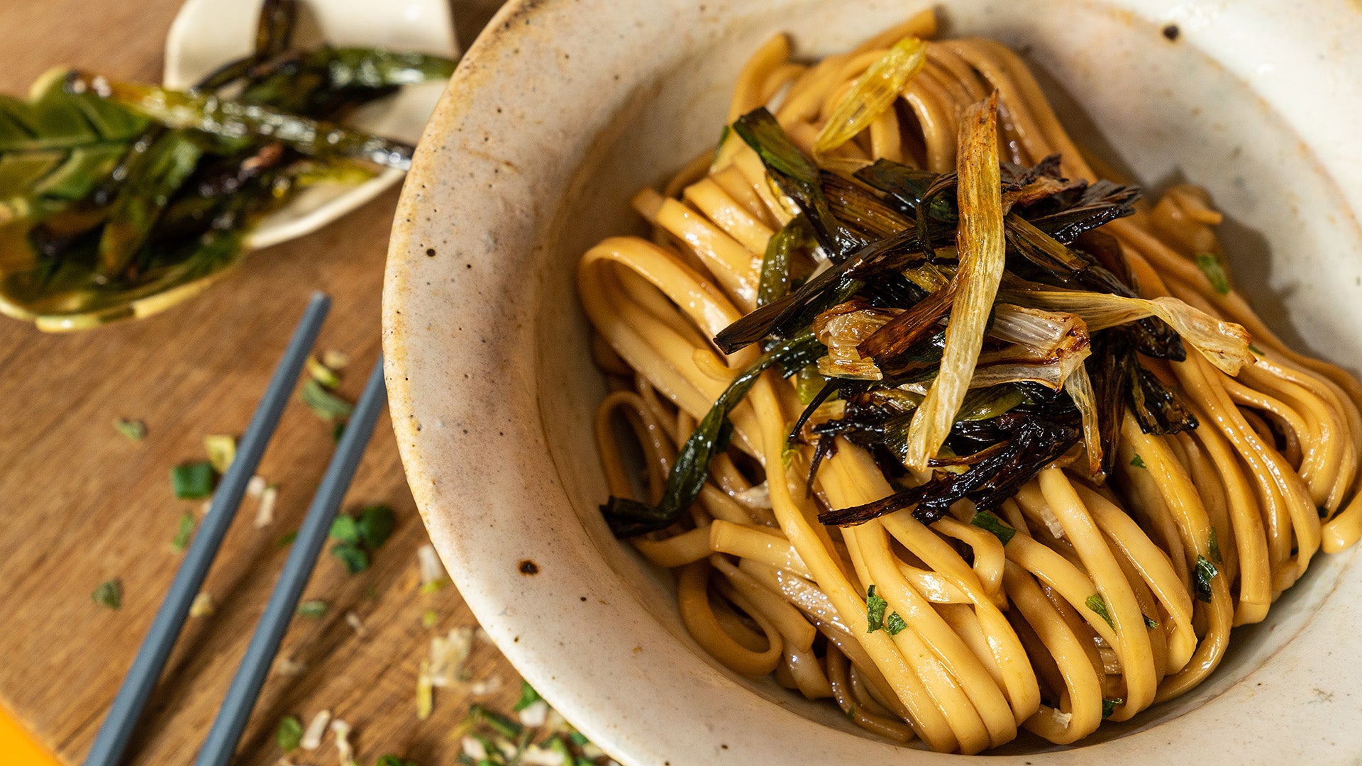 HISTORY OF SOY SCALLION OIL NOODLES – NOMMii